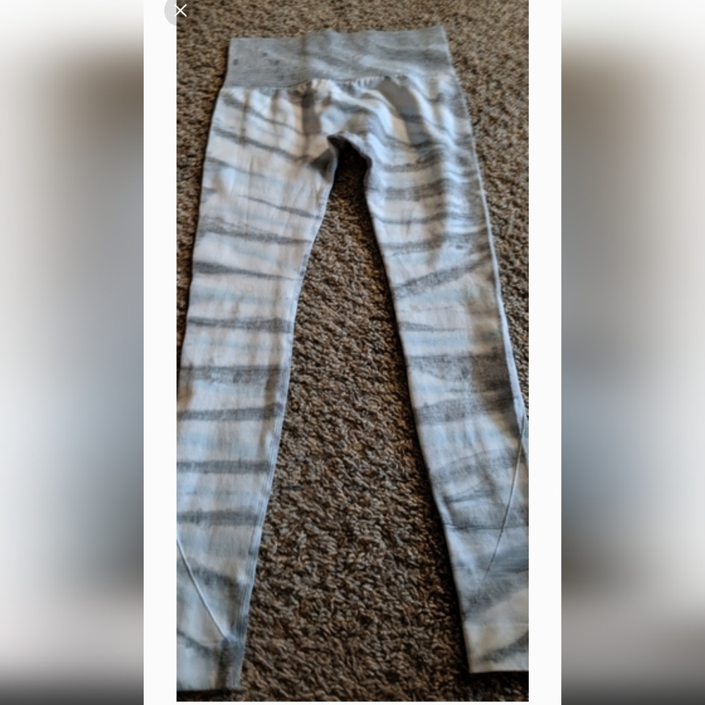 NEW! Wildfox tye dye leggings
